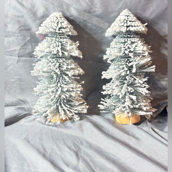 🎄❤️🎄8” Snow Covered Trees Set of 2 Tabletop Christmas Decor See Pics for Measu - Picture 1 of 5